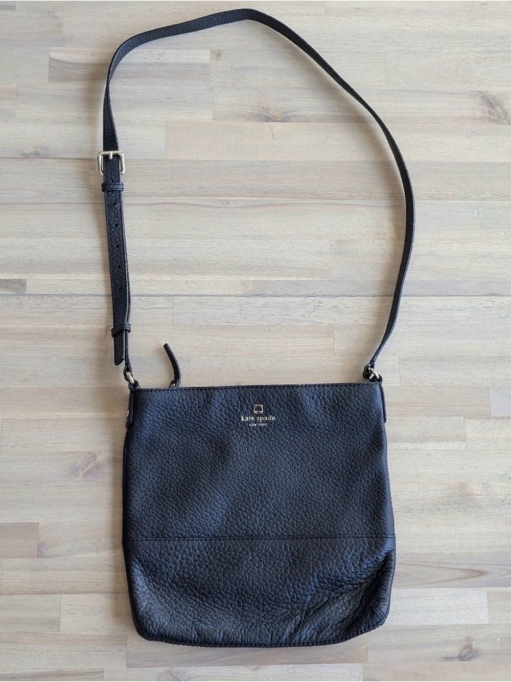 Kate Spade New York Southport Avenue Cora Crossbody Bag Black, Gold -EUC